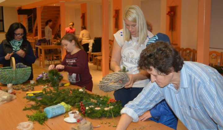Výroba adventných venčekov a ikebán